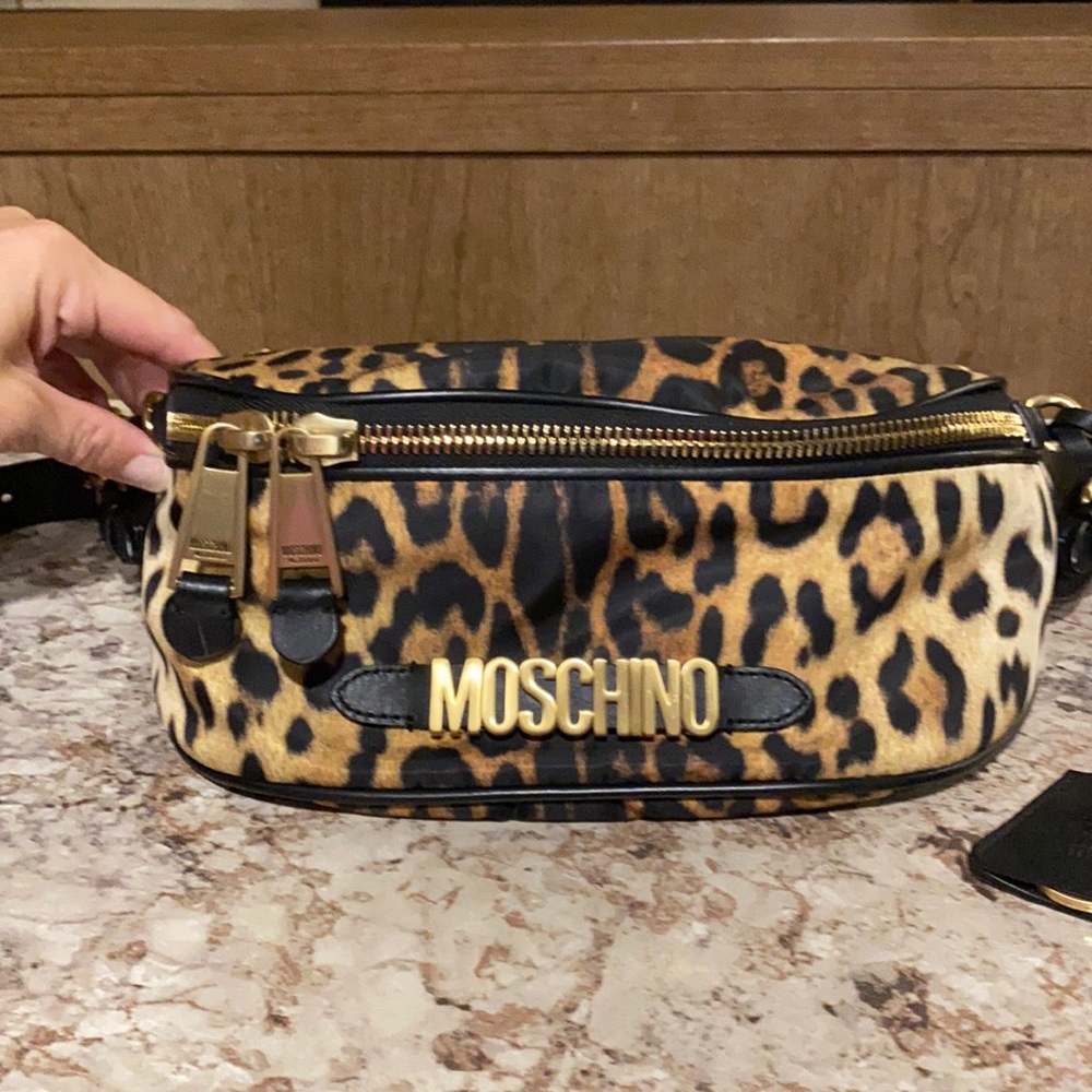 Moschino Leopard belt bag like new